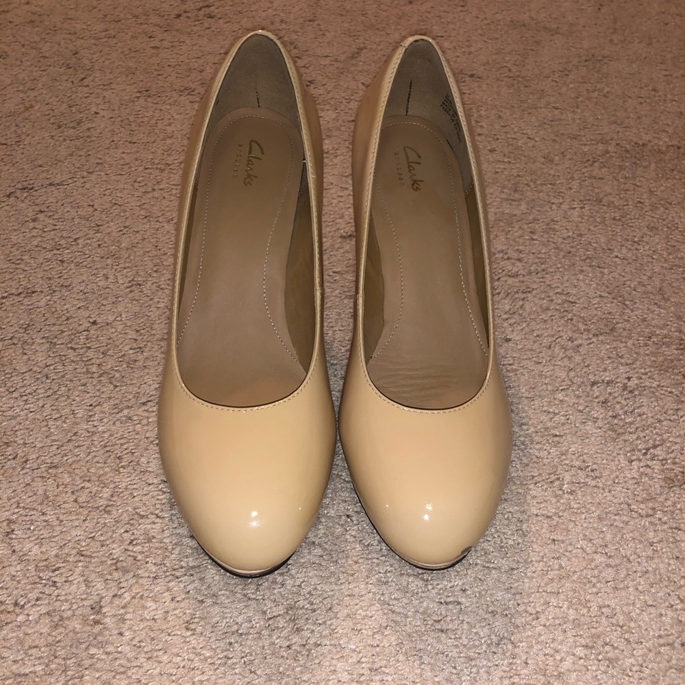 Clark’s nude pumps